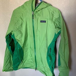 NWOT women’s Patagonia rain jacket